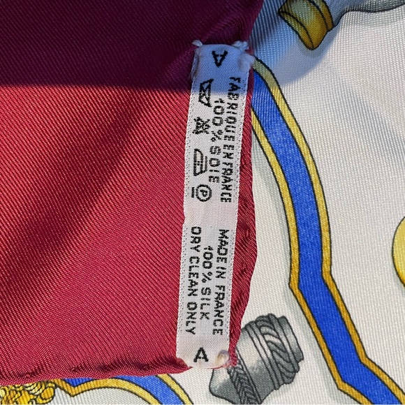 !!Vintage Hermes!! Scarf 100% Silk Lu Falcon Perfume Bottles - Great Condition!! - Picture 4 of 6
